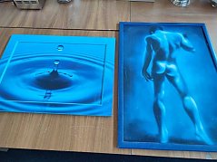 2 Bilder "Blue Man" Joseph Stern und "Tropfen auf Wasser"
