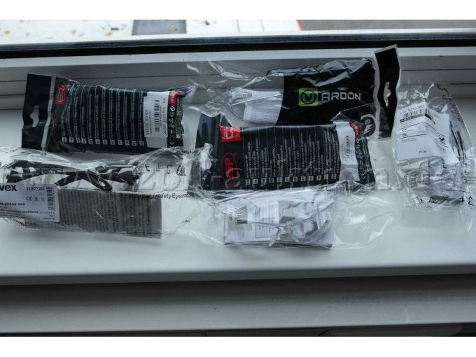 alle unterschiedlichen Brillen in Verpackung