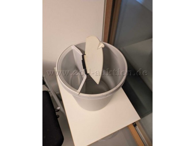 Angebotenes Modell im Papierkorb eingehangen