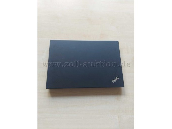 Lenovo Thinkpad T590, Frontansicht (geschlossen)