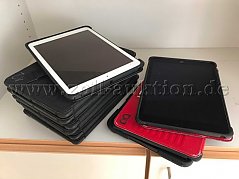 7 iPads Air und 3 iPads Air2 jeweils mit Hüllen schwarz und rot