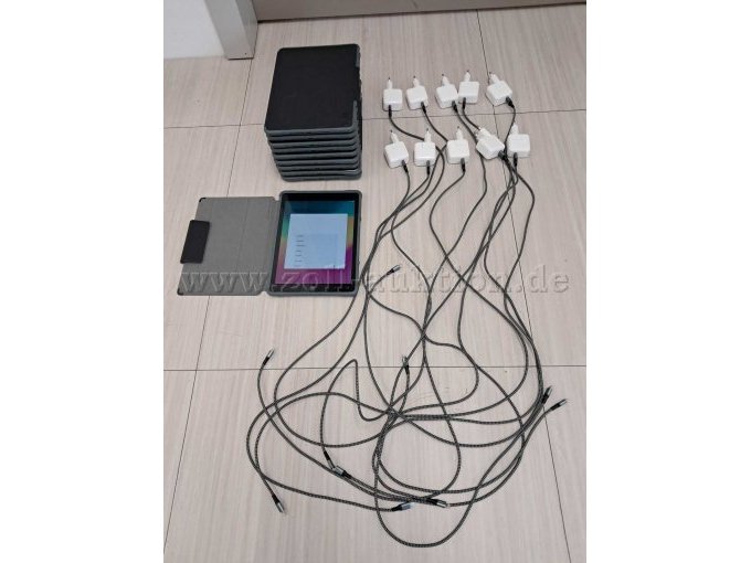 Ipads mit Hülle und Ladekabel