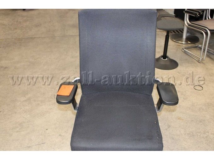 Stuhl mit Löcher Im Stoff der Sitzfläche