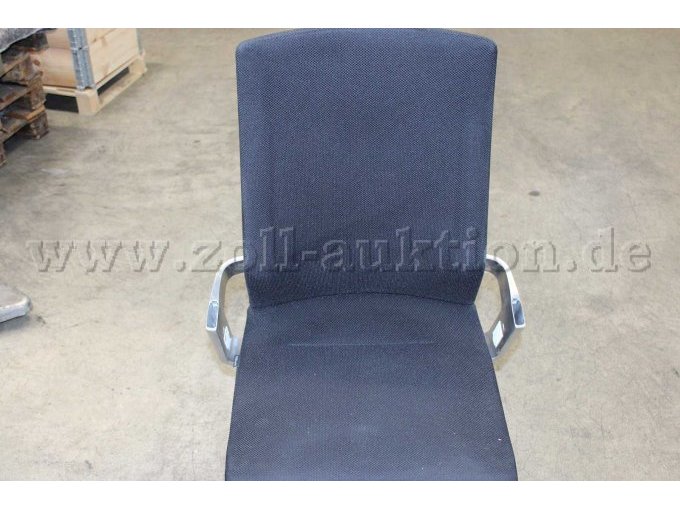 Stuhl ohne Armlehnenaufsatz