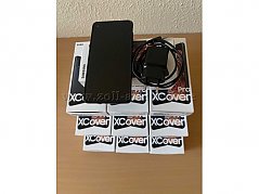 Gesamtansicht mit einem ausgepackten Handy