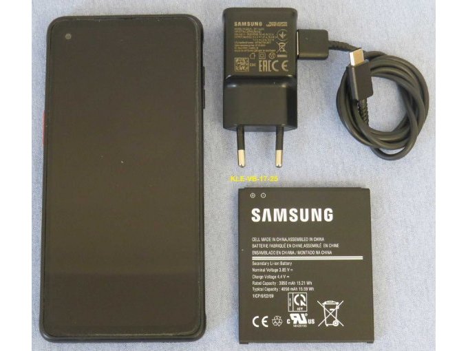 Lieferumfang je Handy (mit innenliegendem Akku), Ladeadapter mit Kabel, Ersatz-Akku (Musterbild)