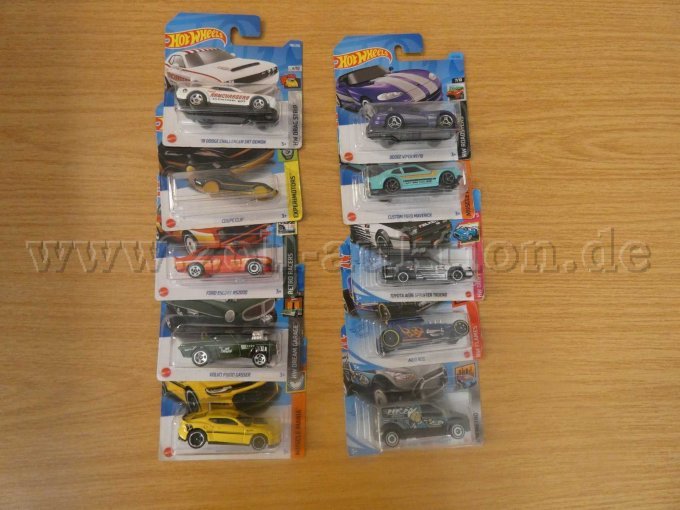 10 Hot Wheels