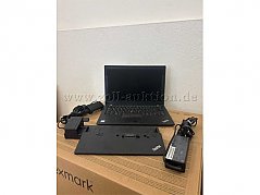 Laptop vorne mit Dock und Stromkabeln