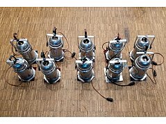 10 PAR-64-Scheinwerfer.