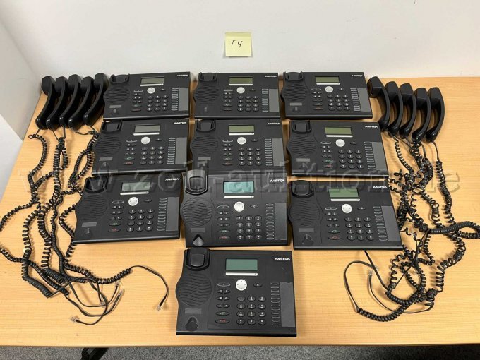 10 Telefone mit Hörer und Kabel