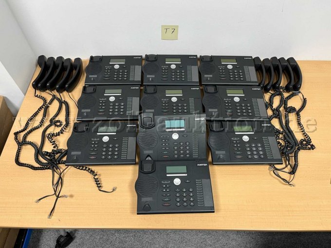 10 Telefone mit Hörer und Kabel