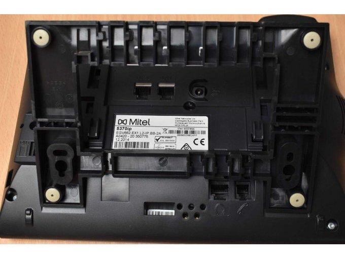 Mitel / Aastra 5370IP Telefon
Ansicht von hinten