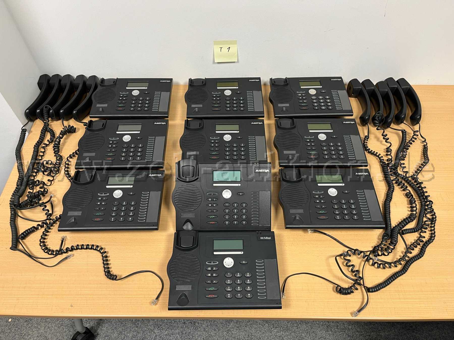 10 Telefone mit Hörer und Kabel