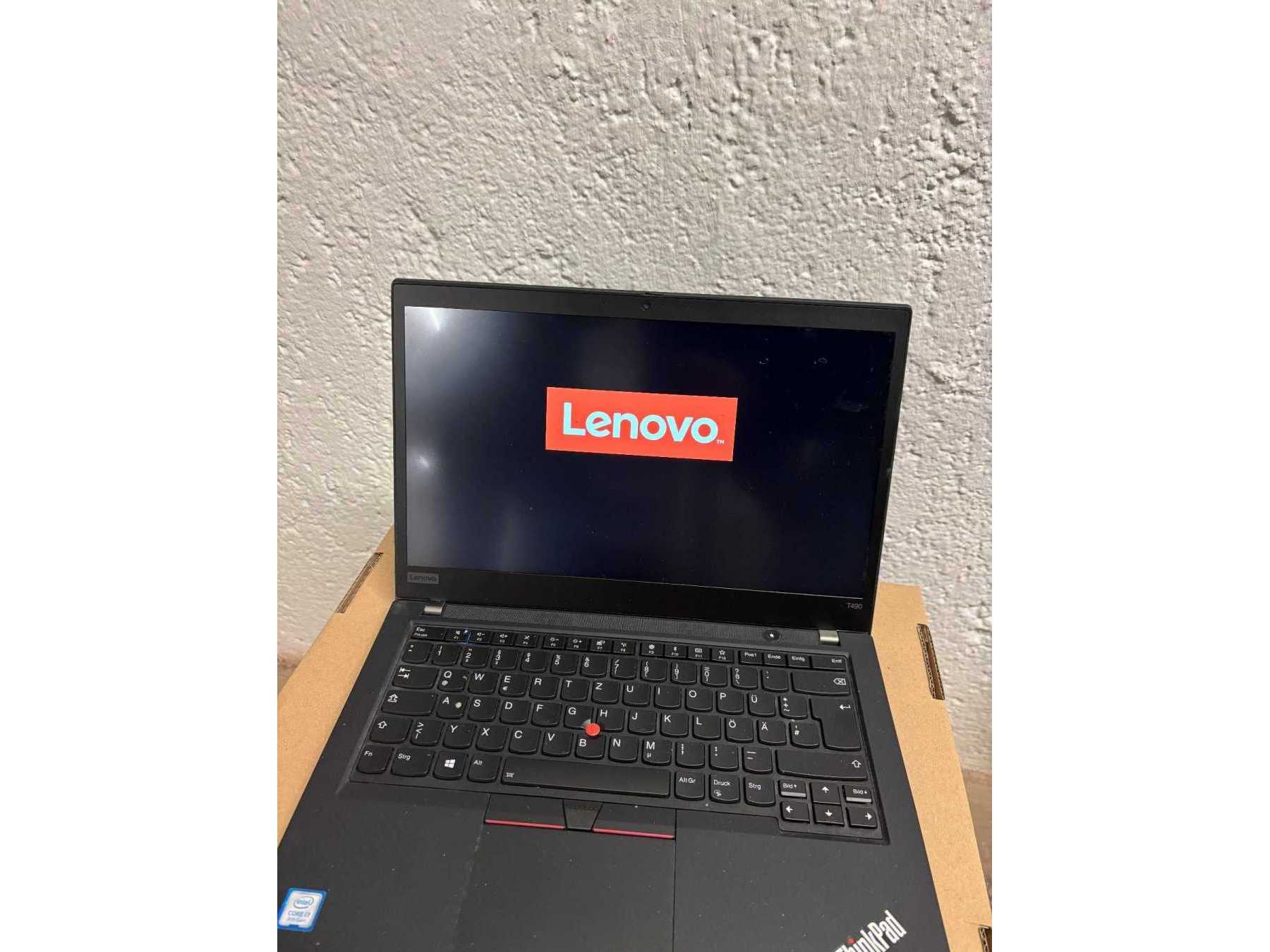 Laptop offen Lenovo