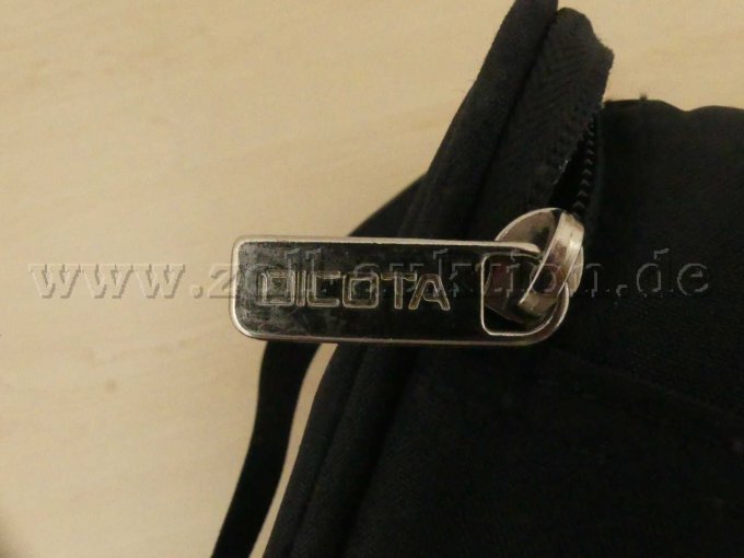 Reißverschluss mit Markenlogo