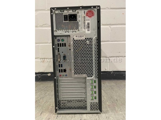 Rückseitige Ansicht mit diversen Anschlussmöglichkeiten eines Fujitsu Esprimo P910 E85+ MI5W
