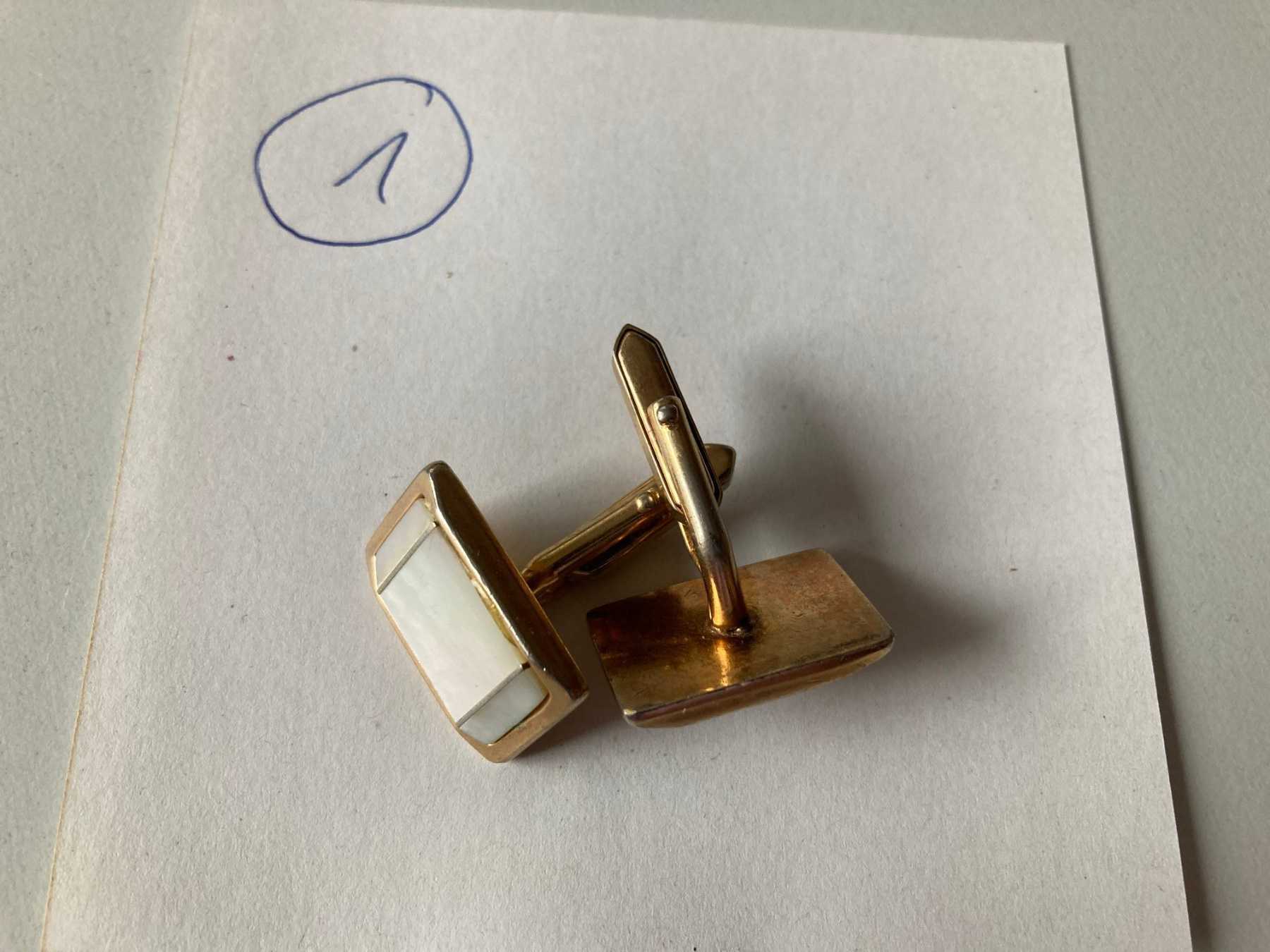 Manschettenknöpfe zu 1)