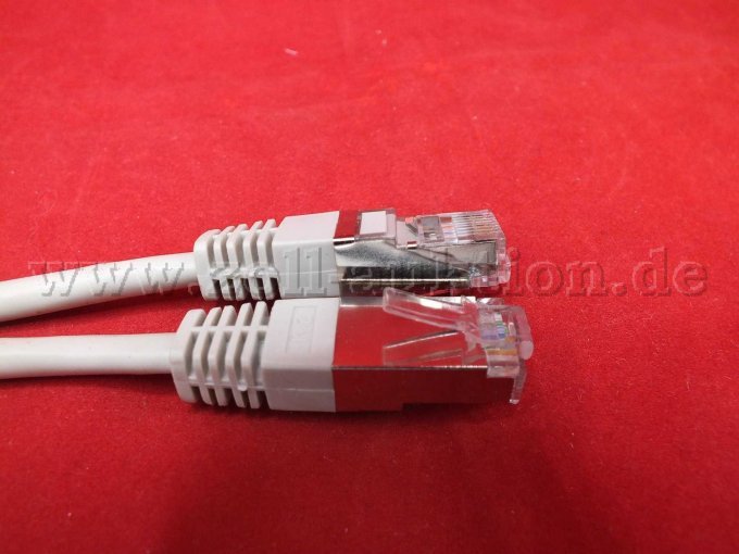 Seitliche Aufnahme der Stecker