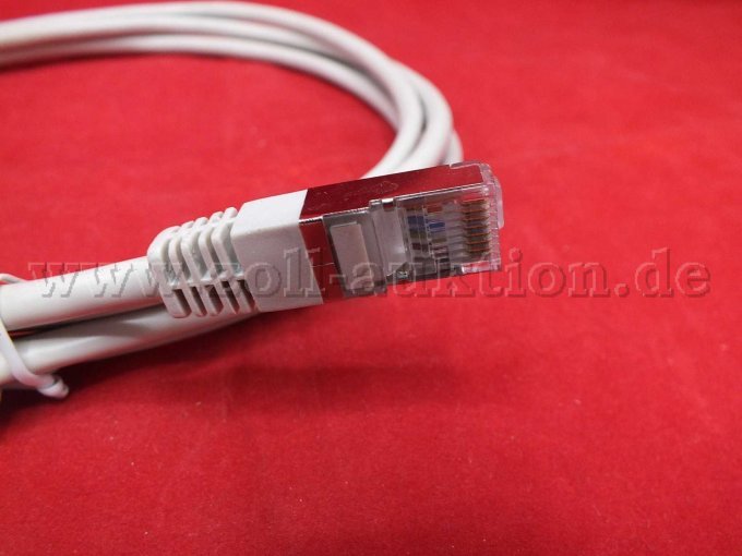 Detailaufnahme des Stecker von der rechten Seite