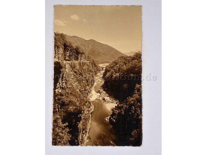 Postkarte Fluss 
schwarz/weiß