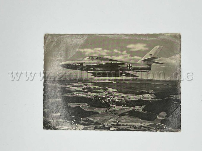 Kampfjet und Landschaft