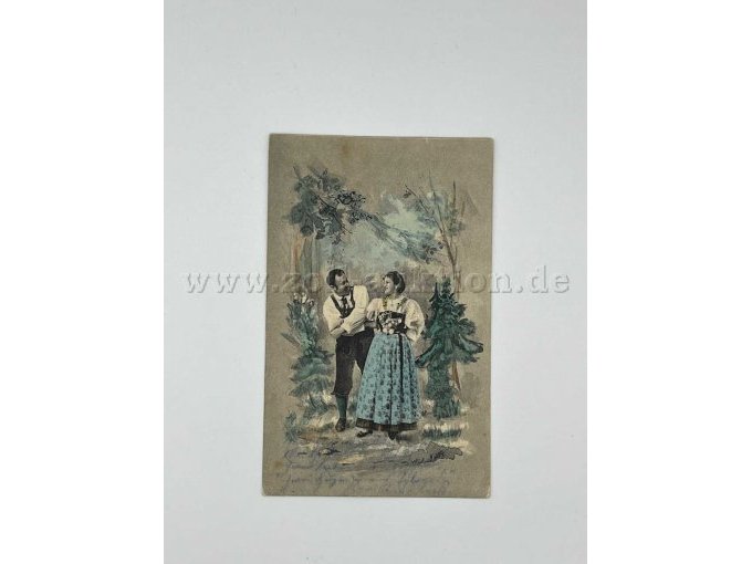 Mann und Frau in Tracht Arm in Arm