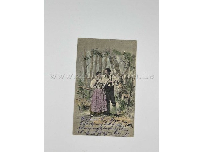 Mann und Frau in Tracht Arm in Arm