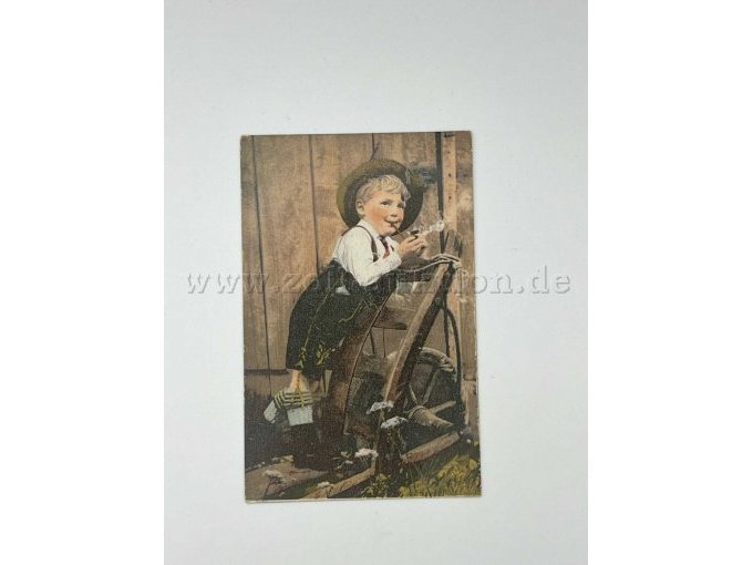 Kind in Tracht mit Pfeife