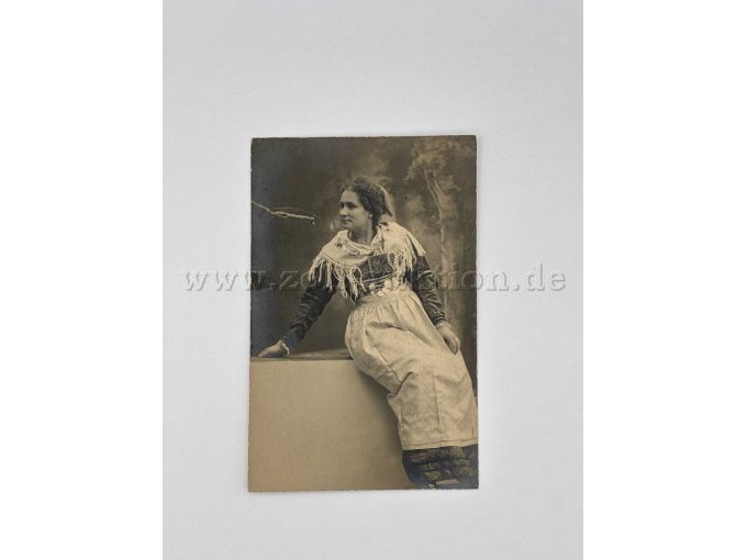 Frau in Tracht