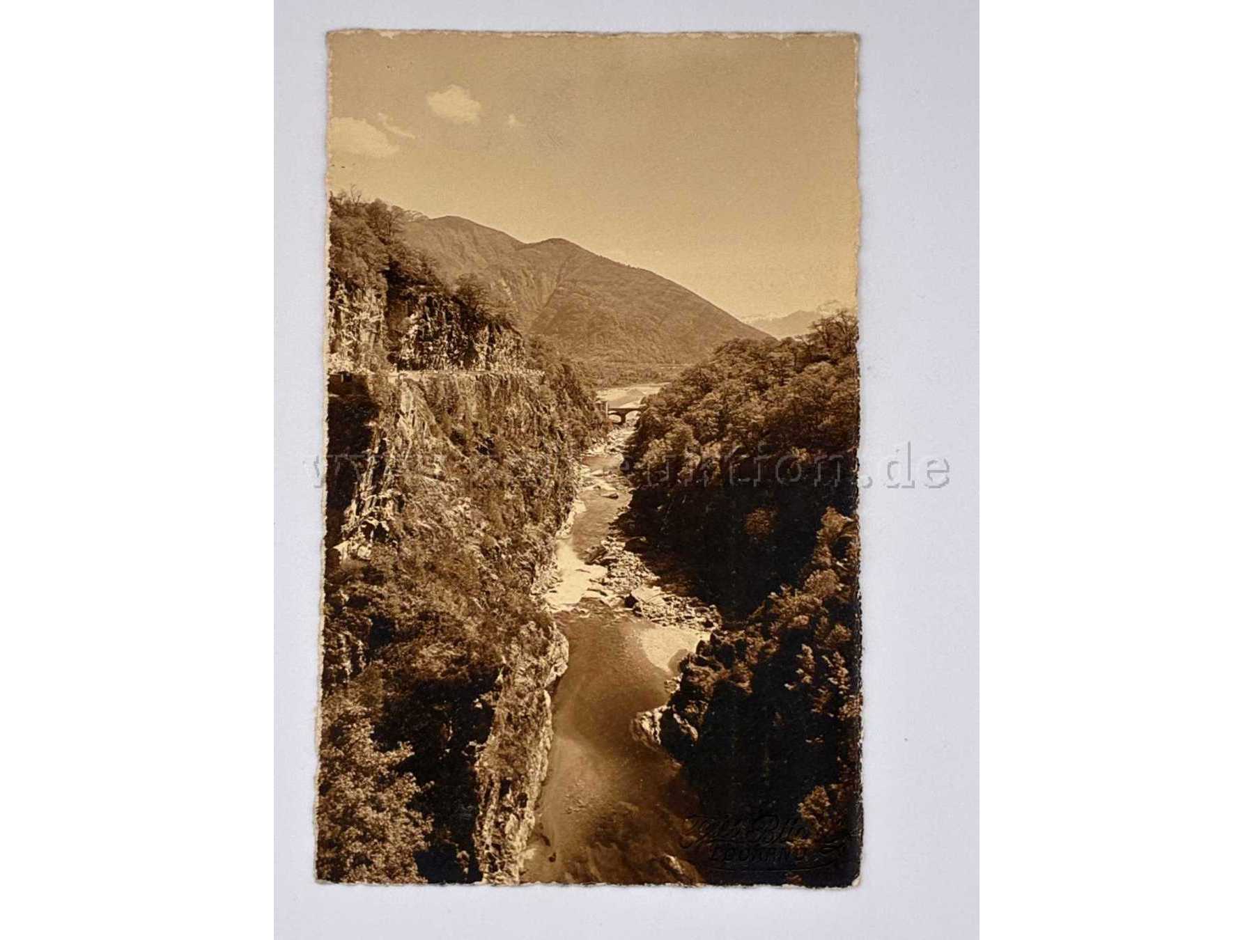 Postkarte Fluss 
schwarz/weiß