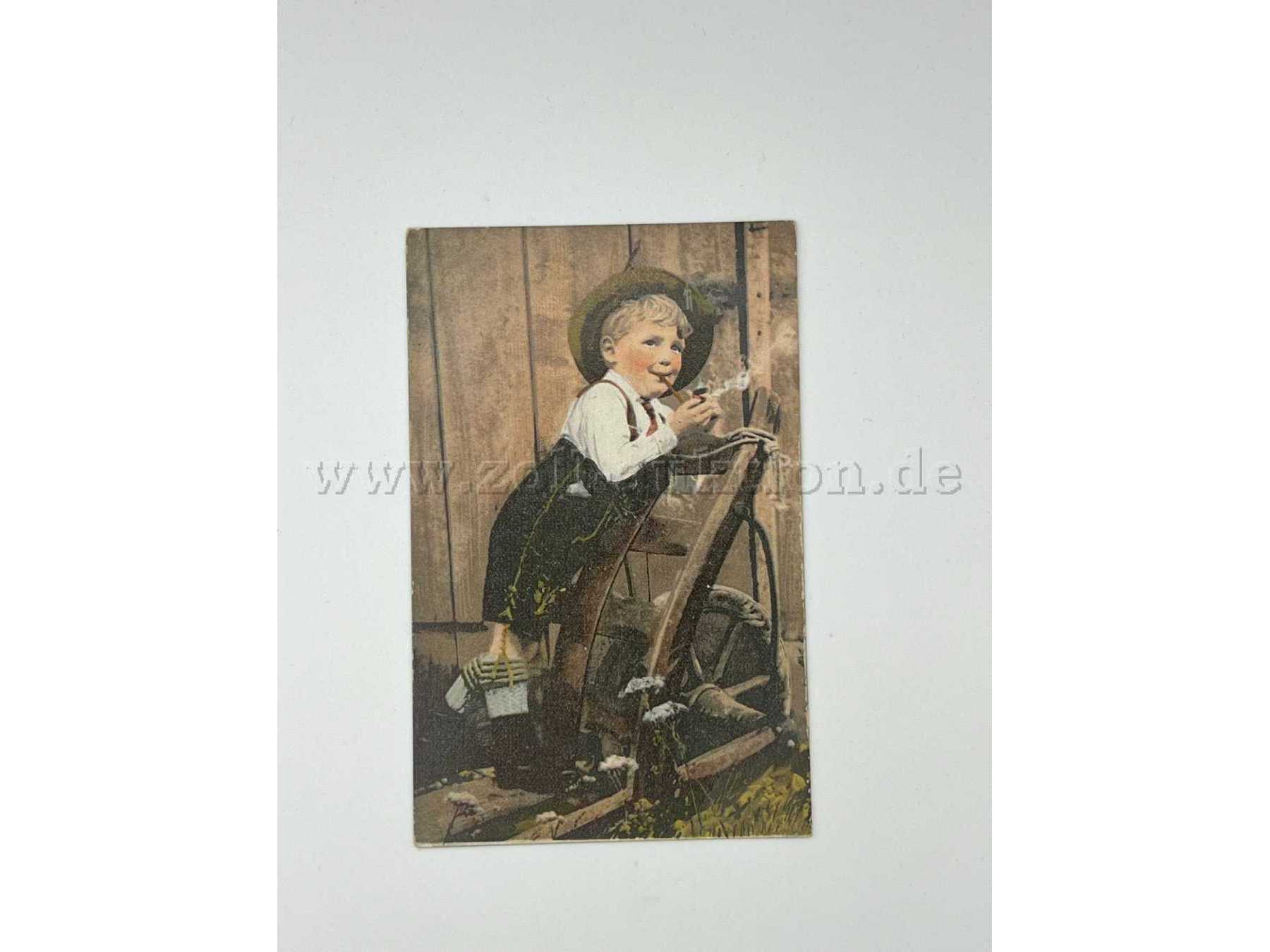 Kind in Tracht mit Pfeife