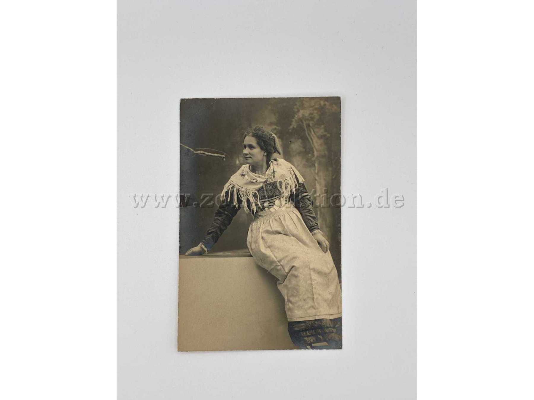 Frau in Tracht