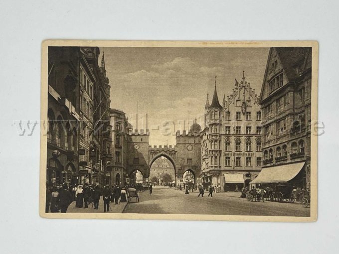 München, Neuhauserstraße mit Karlstor