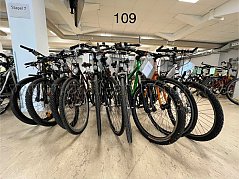 Übersicht Konvolut (von links nach rechts): Rockrider, Cube, Bulls, Tigra, kieler manufaktur, Trek, Bocas, Specialized, Excelsior, Kalkhoff