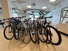 Übersicht Konvolut (von links nach rechts): BTWIN (Tourenrad), Giant, Pegasus (Trekkingrad), Bocas, BTWIN (Damenrad), Stevens, Pegasus (Citybike), Stinger, Kalkhoff, bergamont