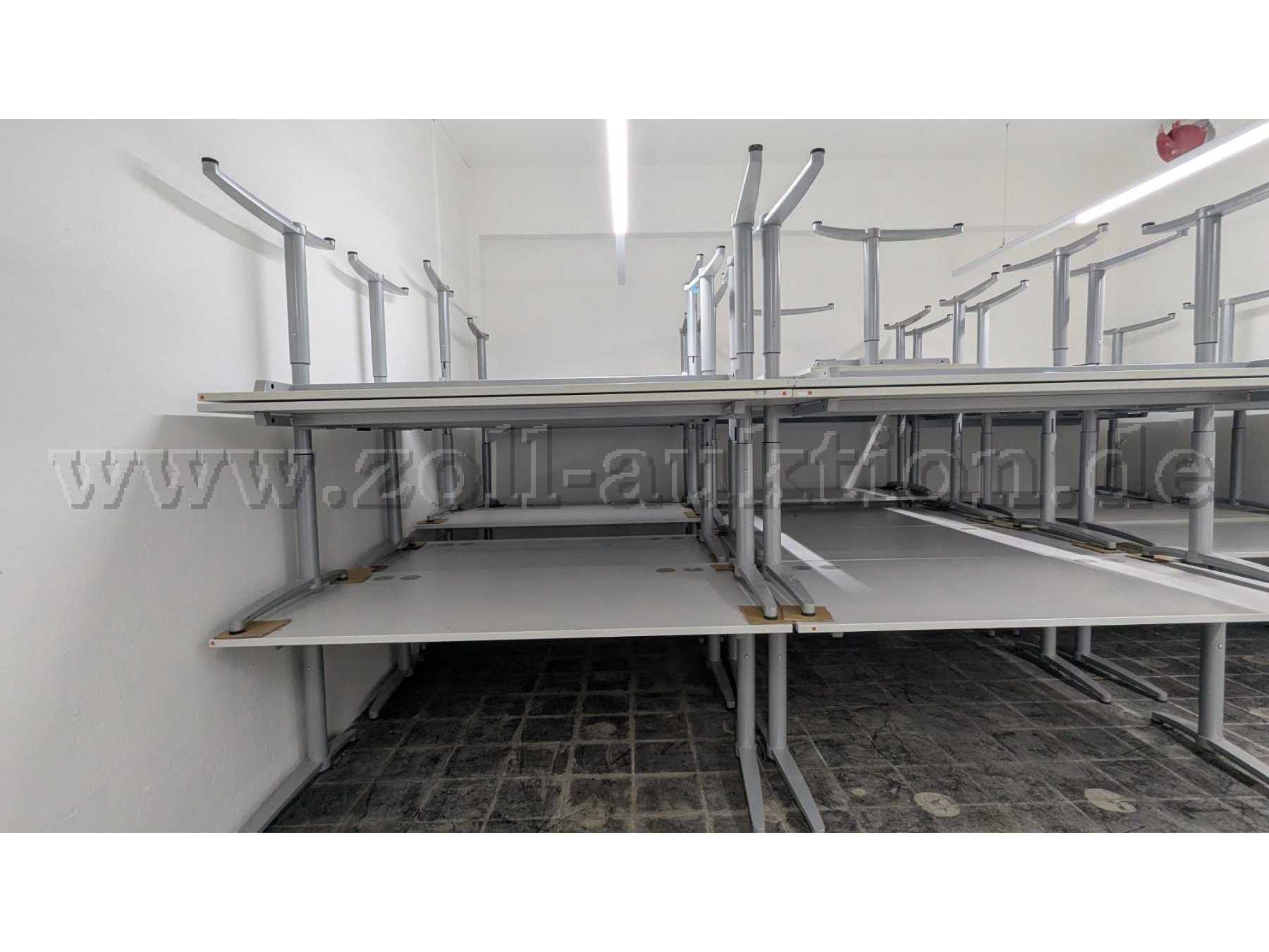 Tische eingelagert