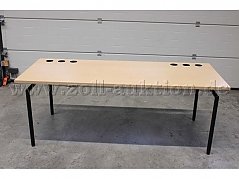 Schreibtisch Frontansicht