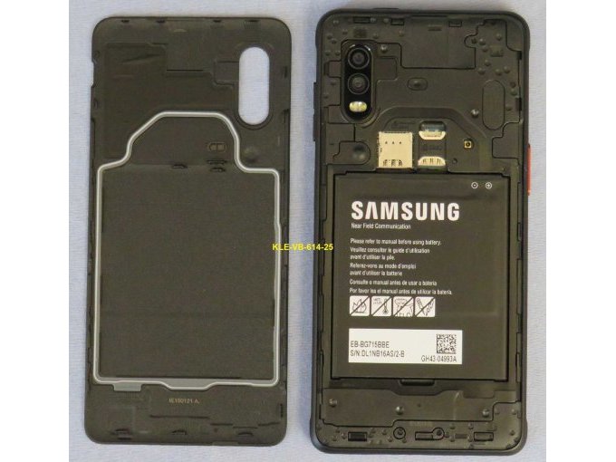 geöffnete Ansicht mit Akku und Steckplätzen (Musterbild)