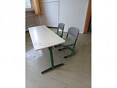 Tisch und Stühle
Seitenansicht