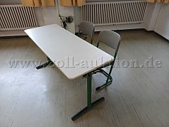 Tisch und Stühle
Seitenansicht
