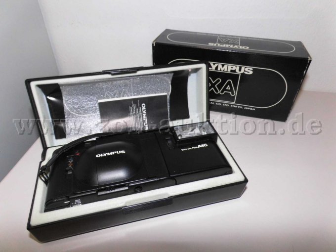 Olympus XA im Karton