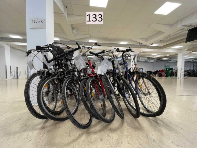 Übersicht Konvolut (von links nach rechts): Falter, Montana, unbekannte Marke (Citybike), Cyclo, Rabeneick, Fashion Line, Firebird, Rheinfels, Cannondale, Conquest Übersicht Konvolut (von links nach rechts): Falter, Montana, unbekannte Marke (Citybike), Cyclo, Rabeneick, Fashion Line, Firebird, Rheinfels, Cannondale, Conquest