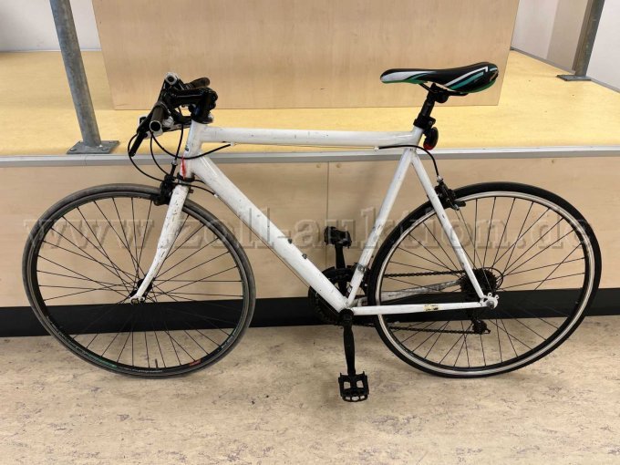 10 defekte Bastler-Räder und Ersatzteilespender – foto 9 – kavel bij Zoll-Auktion, Hamburg