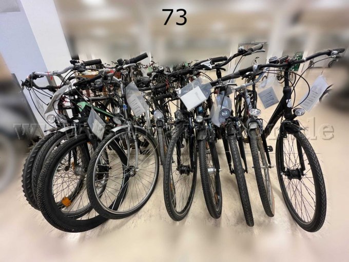 Übersicht Konvolut (von links nach rechts): Kalkhoff, Raleigh, bikestar, Trend, Peugeot, unbekannte Marke, Falter, Curtis, Mirage, Victoria Übersicht Konvolut (von links nach rechts): Kalkhoff, Raleigh, bikestar, Trend, Peugeot, unbekannte Marke, Falter, Curtis, Mirage, Victoria