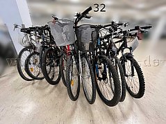 Übersicht Konvolut (von links nach rechts): Unbekannte Marke (Damenrad), Pegasus, Cube, unbekannte Marke (schwarz), ausgemustertes Stadtrad, Brennabor, Performance, Serious, unbekannte Marke (grau)