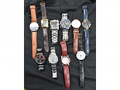 10 gebrauchte Armbanduhren der Hersteller „Armani“, „Bistec“  u.w.