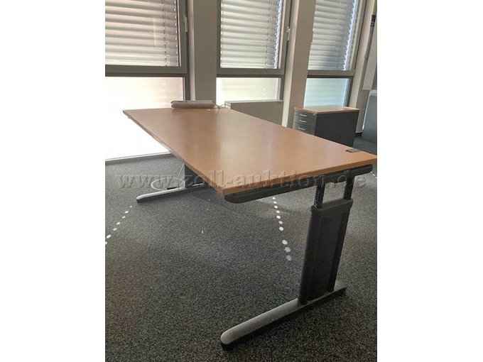 Schreibtisch höhenverstellbar_Einzelansicht