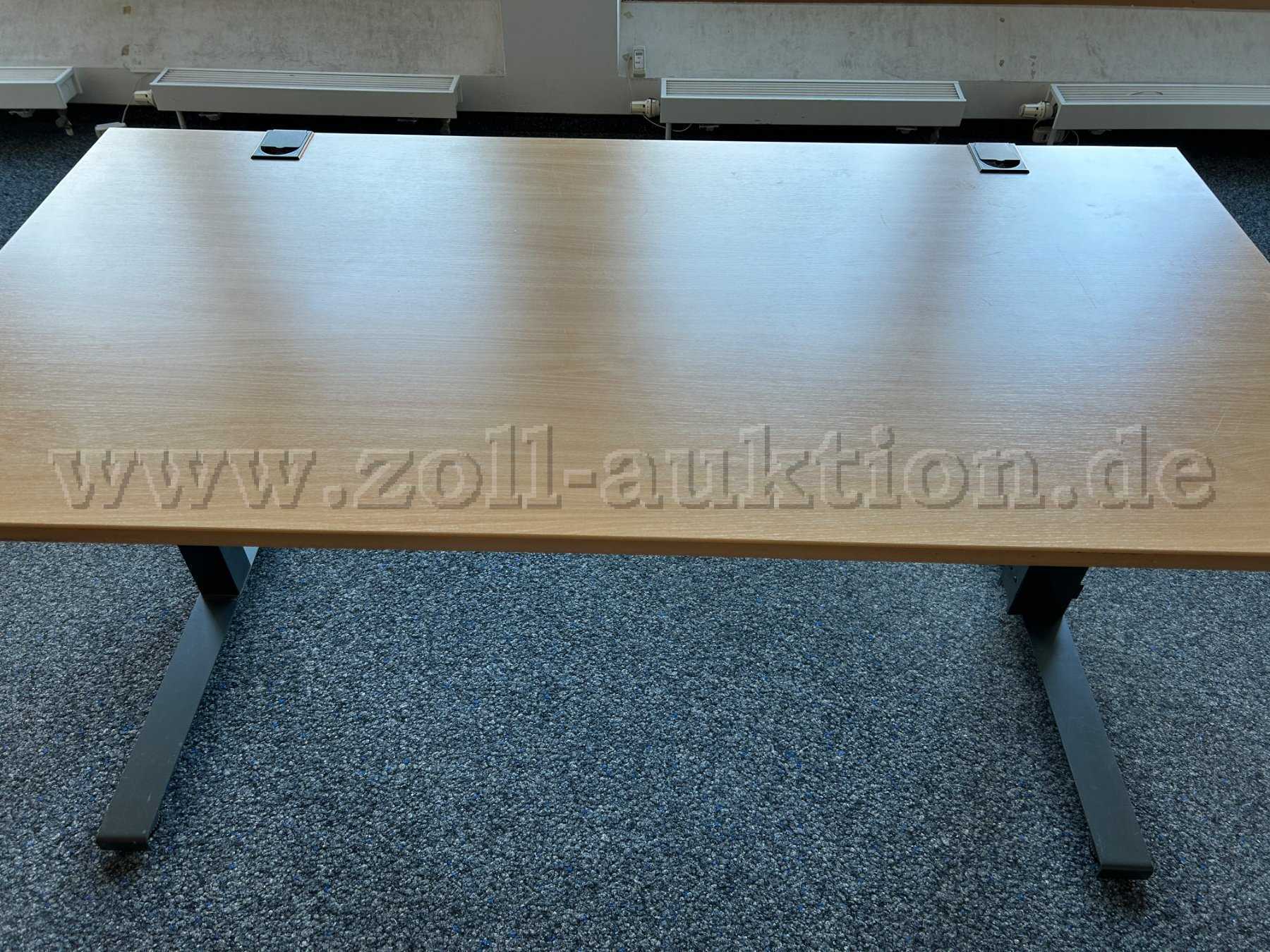Ansicht Schreibtisch von Vorne