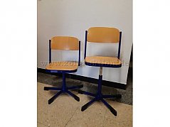 2 Stühle Höhenunterschied