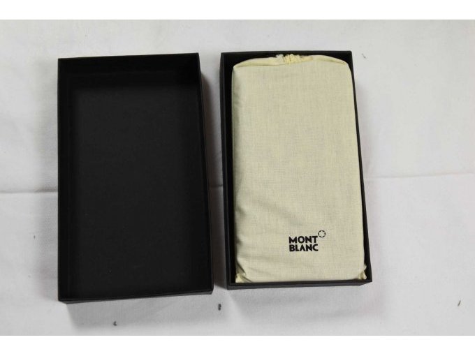 Sicht in die geöffnete Verpackung